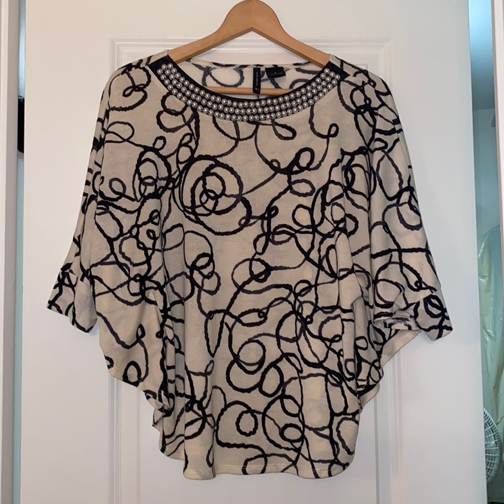 Relaxed fit top.